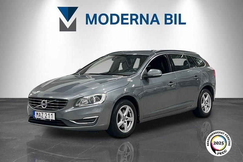 Grå Begagnad 2015 Volvo V60 Momentum Kombi | 109 900 kr (Marknadspris) - Bild 1/4