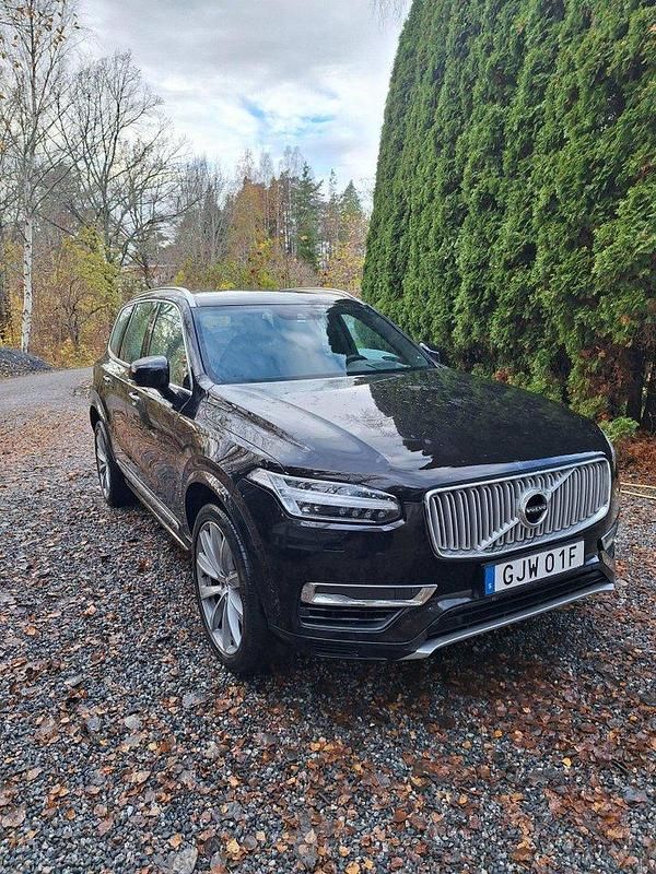 Svart Begagnad 2016 Volvo XC90 SUV | 249 000 kr (Bra pris) - Bild 1/4