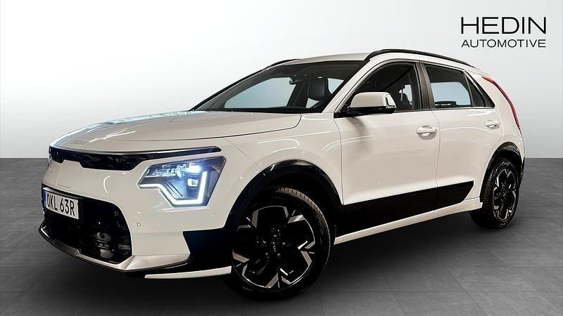 Vit (white) Begagnad 2022 Kia e-Niro 2 SUV | 289 900 kr (Lite dyr) - Bild 1/4