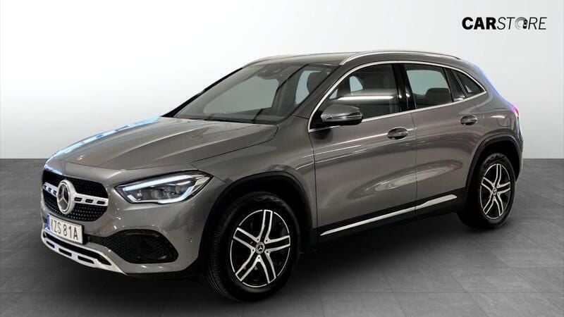 Mörkgrå (brown) Begagnad 2023 Mercedes GLA200 SUV | 379 900 kr (Marknadspris) - Bild 1/4