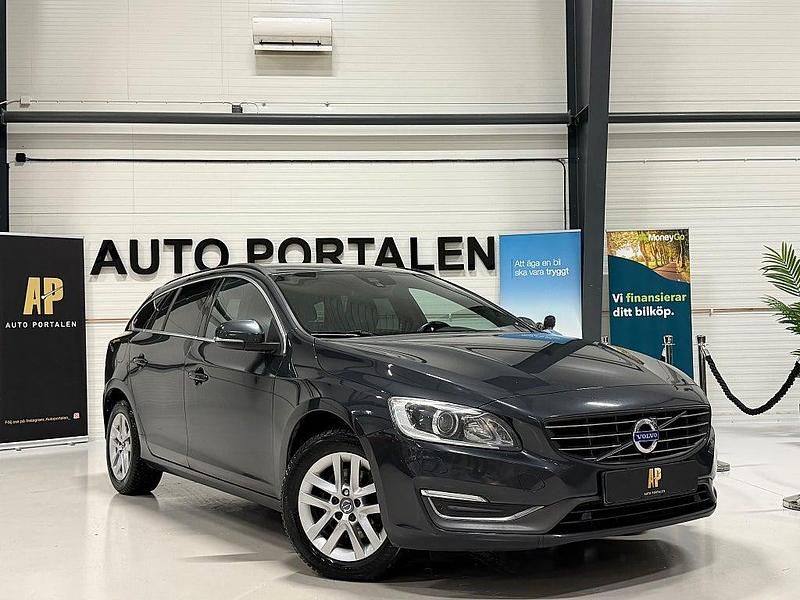 Grå Begagnad 2014 Volvo V60 Momentum Kombi | 129 900 kr (Marknadspris) - Bild 1/4