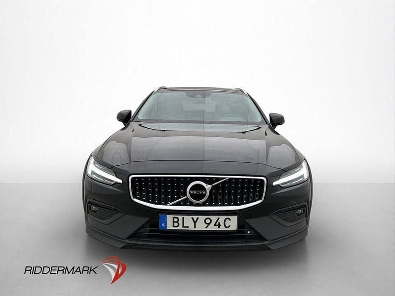Begagnad Volvo V60 CC 197 HK (144 kW) 2020 Svart Kombi