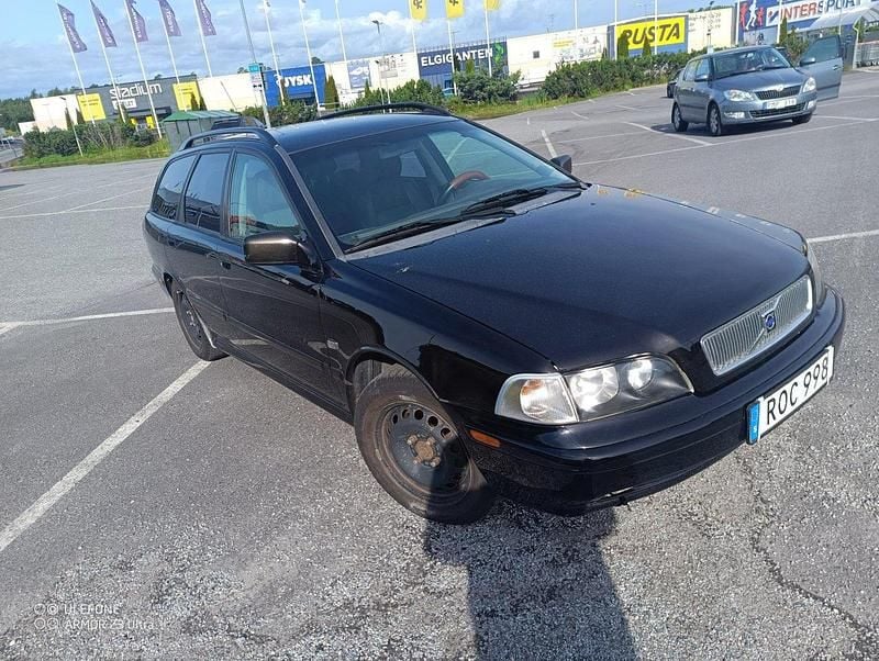 Svart Begagnad 2000 Volvo V40 Kombi | 35 000 kr - Bild 1/4