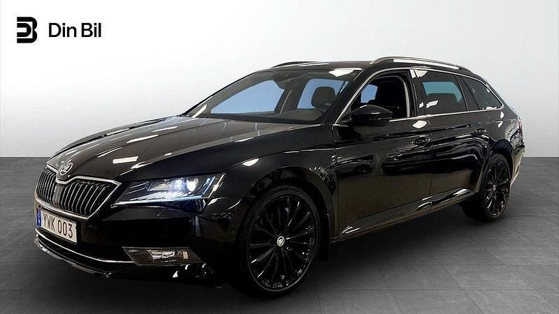 Svart (black magic pärleffe) Begagnad 2018 Skoda Superb LAURIN & KLEMENT Kombi | 239 900 kr (Marknadspris) - Bild 1/4