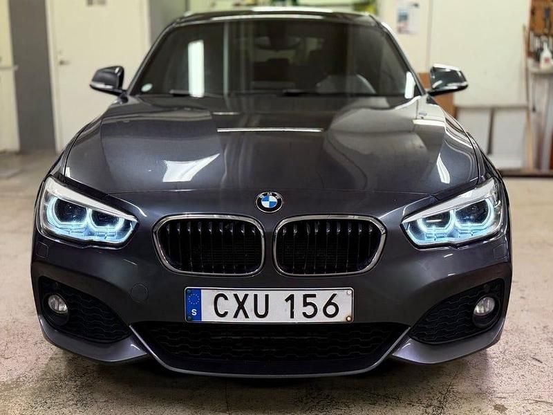 Begagnad BMW 118 M Sport 150 HK (110 kW) 2016 Grå Halvkombi