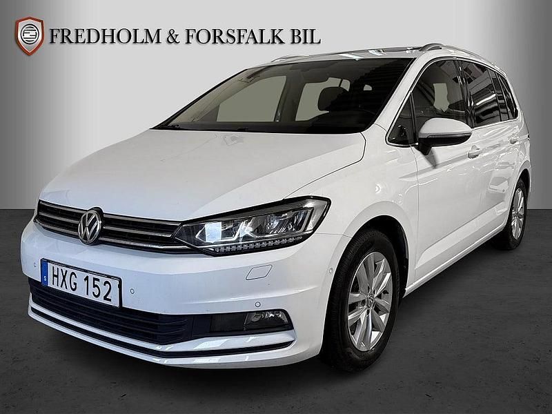 Vit Begagnad 2018 VW Touran Minibuss | 269 900 kr - Bild 1/4