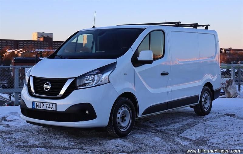 Begagnad Nissan NV300 S 146 HK (107 kW) 2021 Vit svart Van