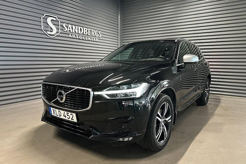 Svart Begagnad 2018 Volvo XC60 R-Design SUV | 339 500 kr (Marknadspris) - Bild 1/4