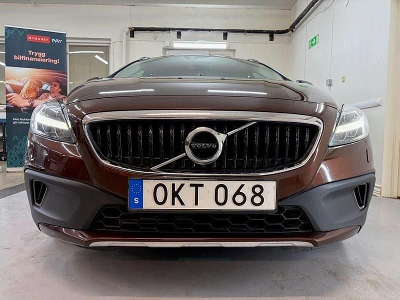 Begagnad Volvo V40 CC 120 HK (88 kW) 2017 Kombi