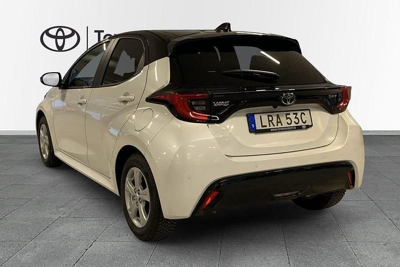 Begagnad Toyota Yaris Hybrid Edition 132 HK (97 kW) 2024 Vit