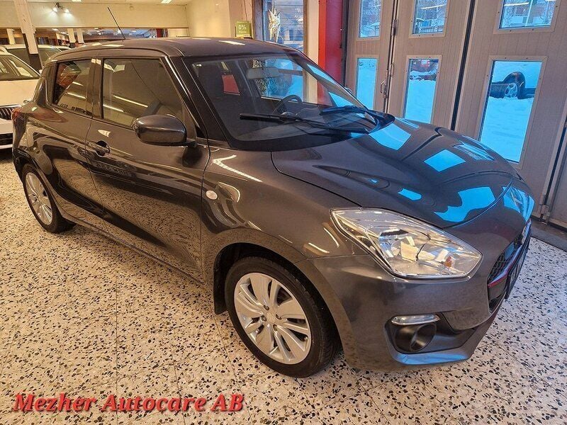 Grå Begagnad 2019 Suzuki Swift GL Halvkombi | 136 000 kr (Superpris) - Bild 1/3