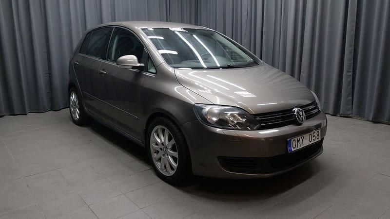 Begagnad VW Golf Plus Cross 105 HK (77 kW) 2011 Brun Minibuss
