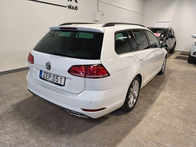 Begagnad VW Golf VII GT 150 HK (110 kW) 2018 Vit Kombi