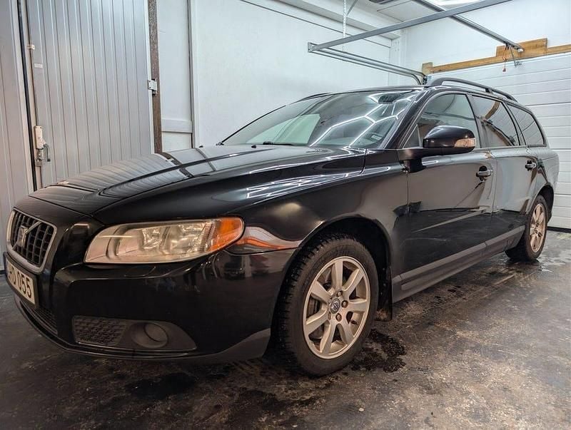 Svart Begagnad 2007 Volvo V70 Kombi | 54 900 kr (Lite dyr) - Bild 1/4