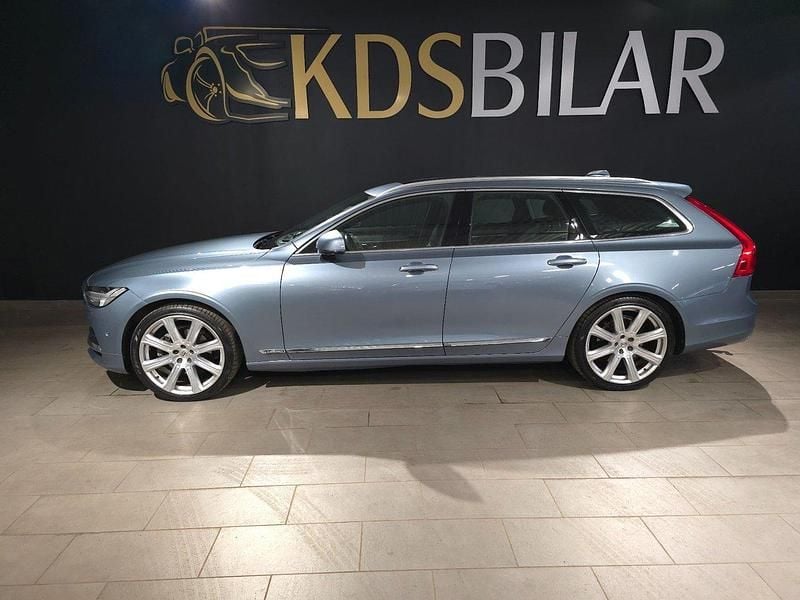 Ljusblå Begagnad 2016 Volvo V90 Inscription Kombi | 279 500 kr (Marknadspris) - Bild 1/4