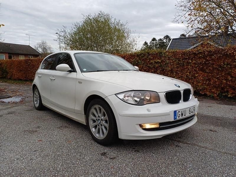 Begagnad 2008 BMW 120 Halvkombi | 79 000 kr (Marknadspris) - Bild 1/4