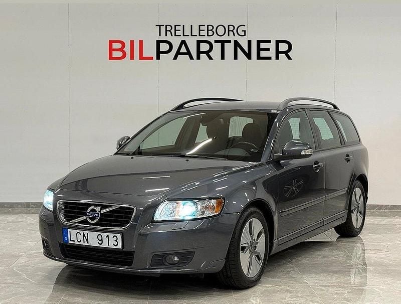 Grå Begagnad 2010 Volvo V50 Momentum Kombi | 49 900 kr (Bra pris) - Bild 1/4