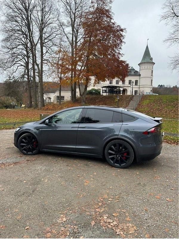 Silver Begagnad 2019 Tesla Model X SUV | 495 000 kr (Marknadspris) - Bild 1/4