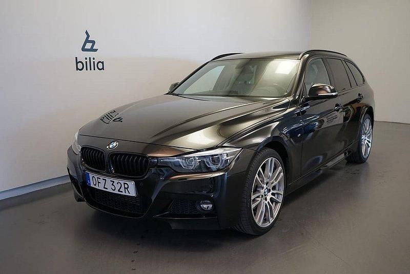 Svart Begagnad 2019 BMW 320 M Sport Kombi | 279 500 kr (Marknadspris) - Bild 1/4