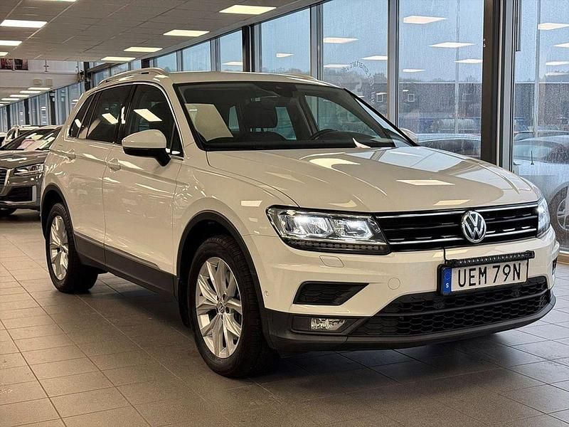 Vit Begagnad 2019 VW Tiguan SUV | 189 900 kr (Bra pris) - Bild 1/3