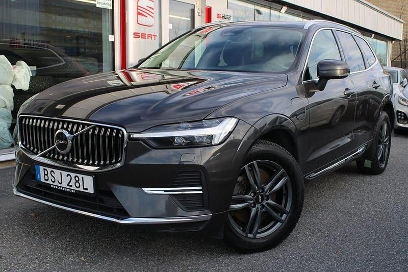 Grå Begagnad 2024 Volvo XC60 Core SUV | 374 900 kr (Superpris) - Bild 1/4
