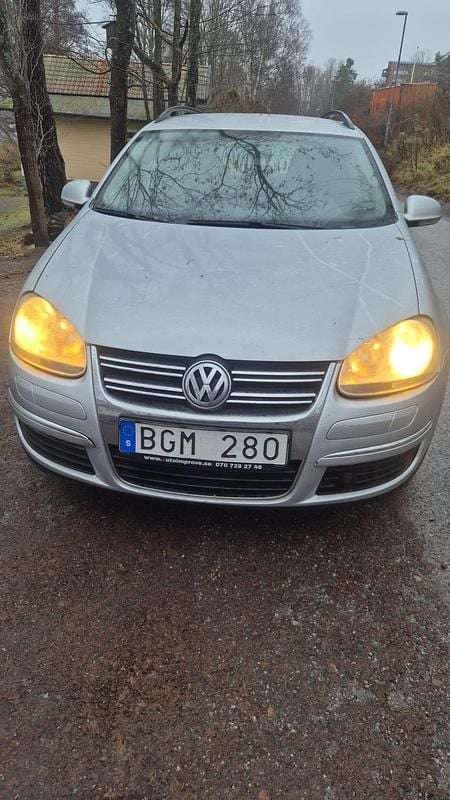 Begagnad VW Golf VI 102 HK (75 kW) 2008 Halvkombi