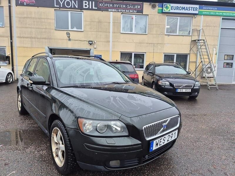 Grön Begagnad 2005 Volvo V50 Kinetic Kombi | 24 900 kr (Bra pris) - Bild 1/4