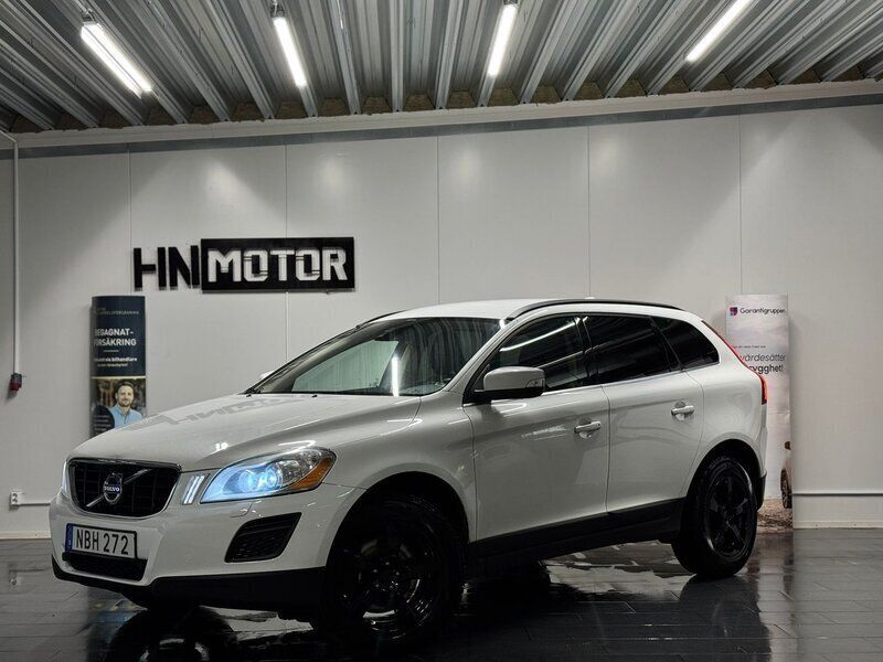 Vit Begagnad 2012 Volvo XC60 Momentum SUV | 104 900 kr (Lite dyr) - Bild 1/4