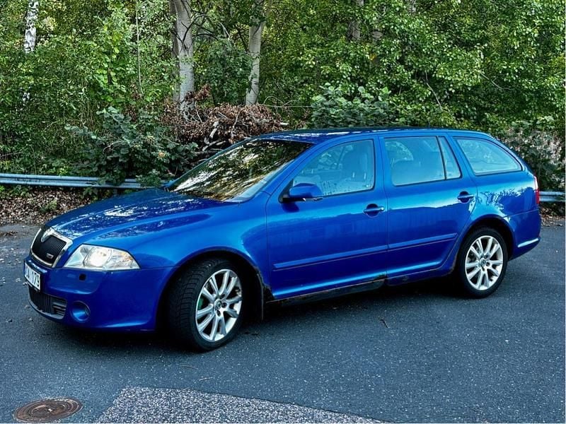 Blå Begagnad 2006 Skoda Octavia RS Kombi | 32 000 kr (Marknadspris) - Bild 1/4