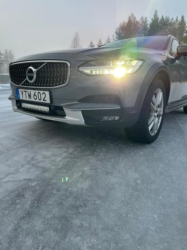 Begagnad Volvo V90 CC 190 HK (139 kW) 2019 Metallic Kombi