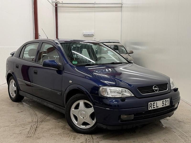 Begagnad Opel Astra 116 HK (85 kW) 1999 Blå Halvkombi