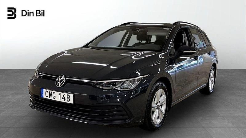 Grå Begagnad 2022 VW Golf VIII Life Kombi | 269 800 kr (Marknadspris) - Bild 1/4