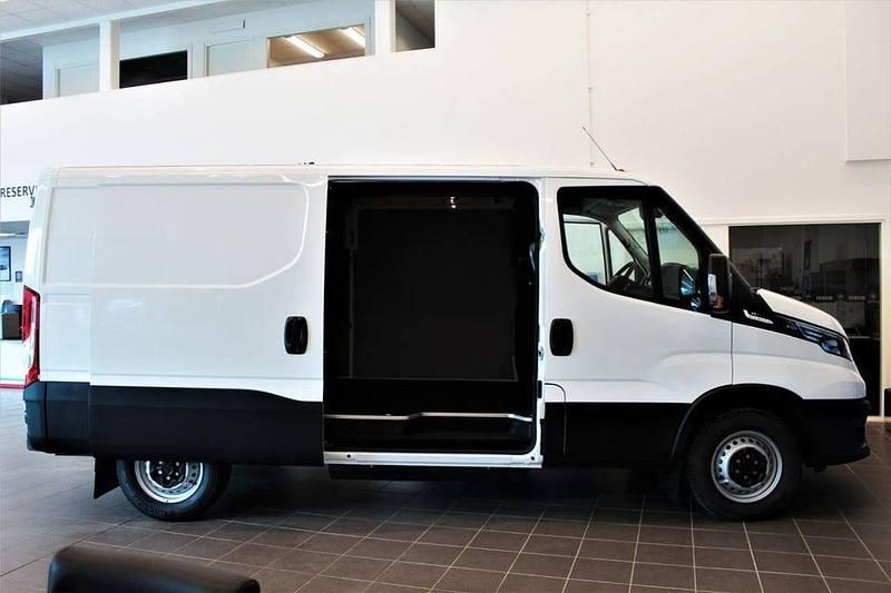 Ny Iveco Daily 136 HK (100 kW) 2025 Vit Van