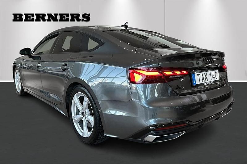 Begagnad Audi A5 Sportback S-Line 268 HK (197 kW) 2023 Grå Halvkombi