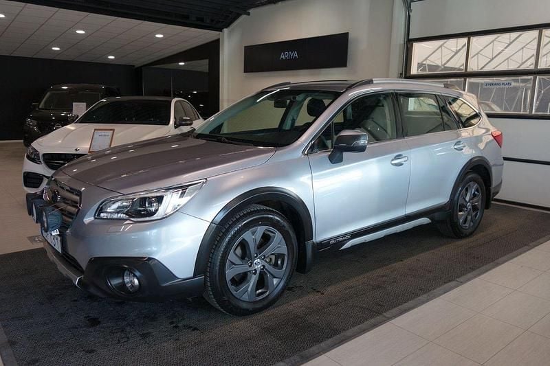 Silver Begagnad 2016 Subaru Outback SUV | 239 000 kr (Marknadspris) - Bild 1/4