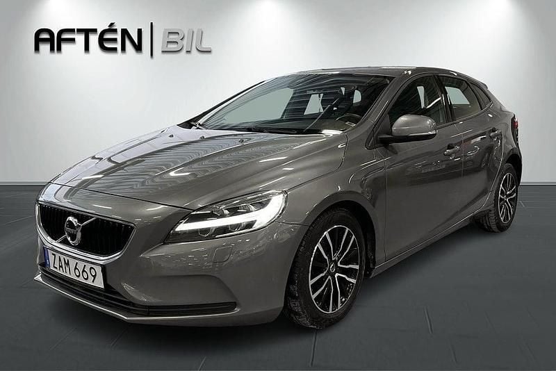 Grå metallic Begagnad 2017 Volvo V40 Business Edition Halvkombi | 146 000 kr (Marknadspris) - Bild 1/3
