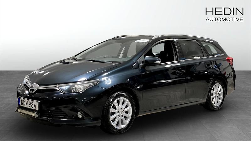 Blå Begagnad 2016 Toyota Auris Touring Sports Kombi | 139 900 kr (Lite dyr) - Bild 1/3