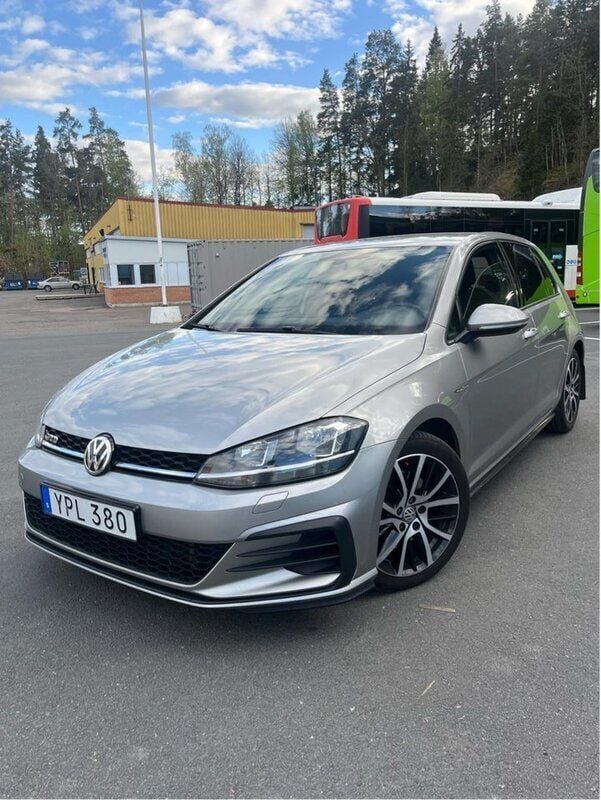 Silver Begagnad 2018 VW Golf VII GTD Halvkombi | 198 500 kr (Lite dyr) - Bild 1/2