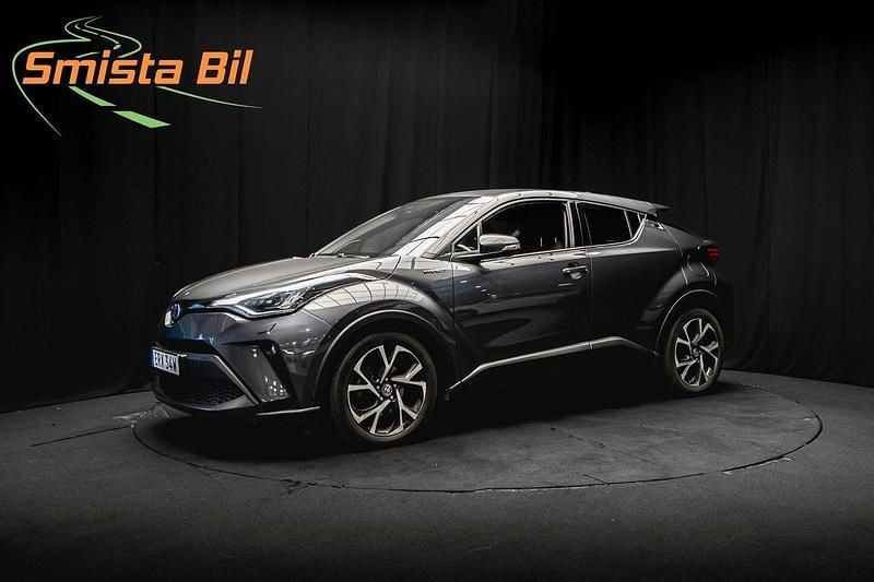 Mörkgrå Begagnad 2020 Toyota C-HR Edition SUV | 238 800 kr (Marknadspris) - Bild 1/3
