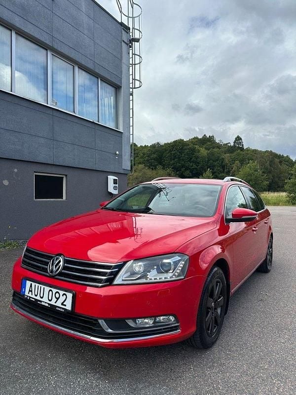 Röd Begagnad 2012 VW Passat Kombi | 59 000 kr (Bra pris) - Bild 1/4