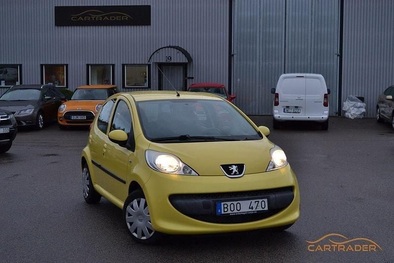 Gul Begagnad 2008 Peugeot 107 Halvkombi | 34 900 kr (Lite dyr) - Bild 1/4