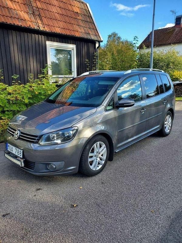 Grå Begagnad 2013 VW Touran Minibuss | 53 000 kr - Bild 1/4
