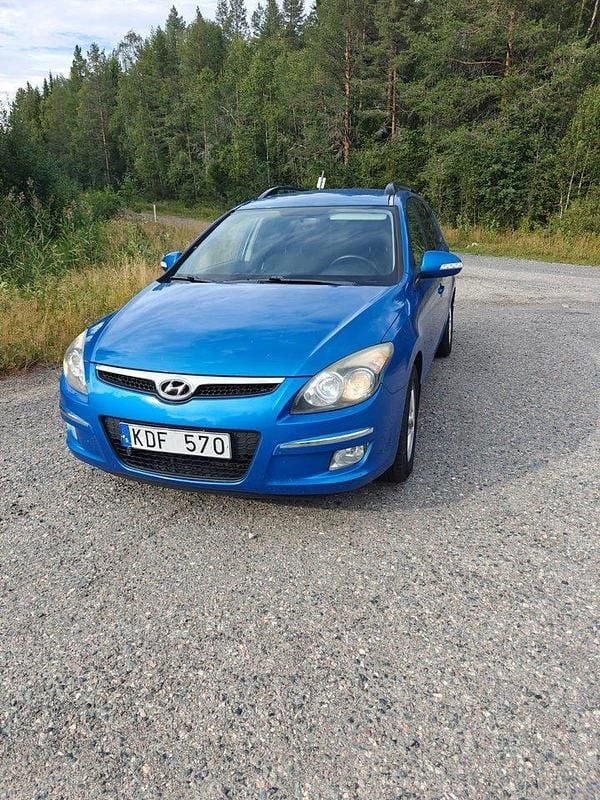 Blå Begagnad 2010 Hyundai i30 Kombi | 40 000 kr (Marknadspris) - Bild 1/4