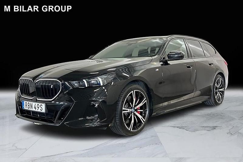 Svart Begagnad 2024 BMW i5 Comfort Edition Sedan | 799 000 kr (Lite dyr) - Bild 1/4