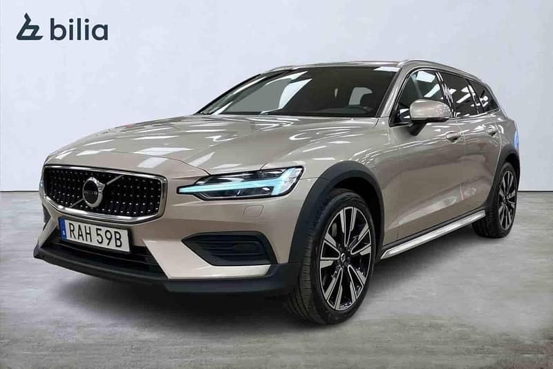 Begagnad Volvo V60 CC 2023 Grå Kombi
