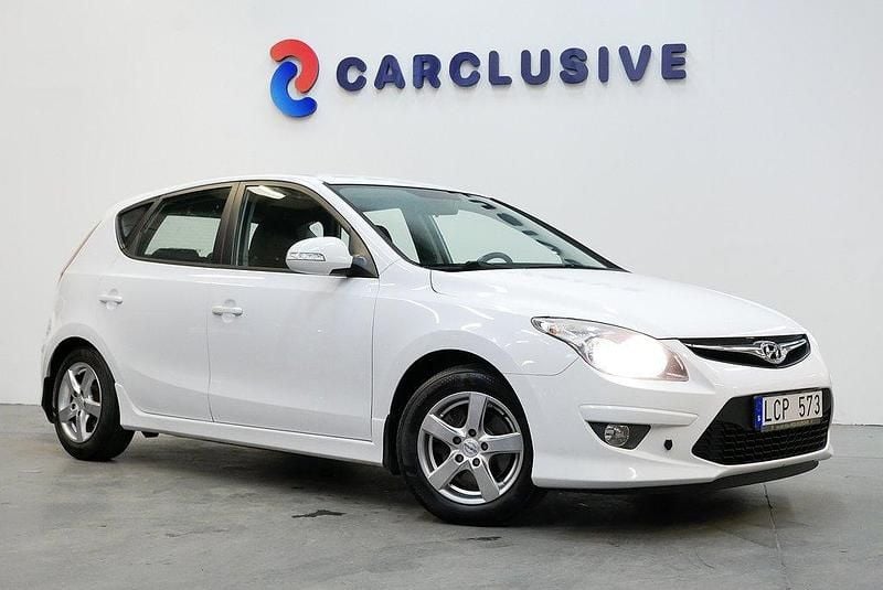 Vit Begagnad 2010 Hyundai i30 Halvkombi | 49 900 kr (Lite dyr) - Bild 1/4