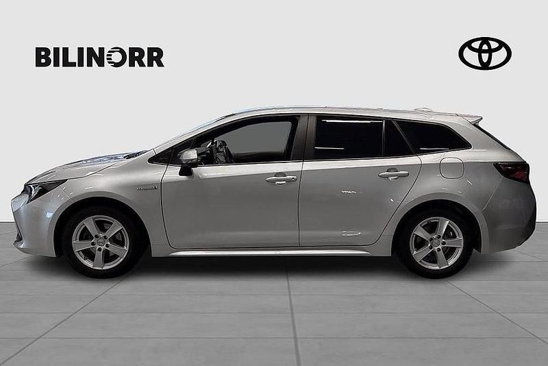 Begagnad Toyota Corolla Life 124 HK (91 kW) 2020 Silver Kombi