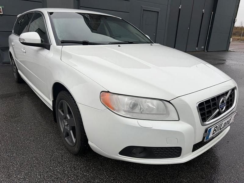 Begagnad Volvo V70 Momentum 231 HK (169 kW) 2010 Vit Kombi