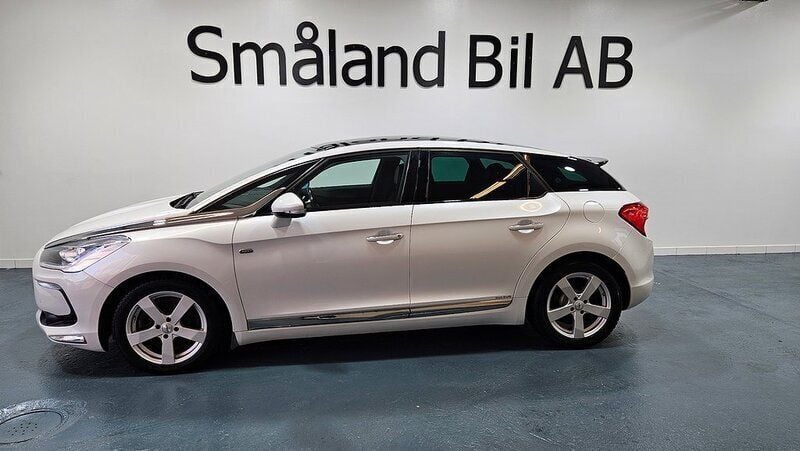 Vit Begagnad 2013 Citroën DS5 Halvkombi | 104 900 kr (Marknadspris) - Bild 1/4