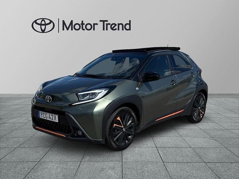 Grön Begagnad 2022 Toyota Aygo Limited Halvkombi | 204 900 kr (Marknadspris) - Bild 1/3